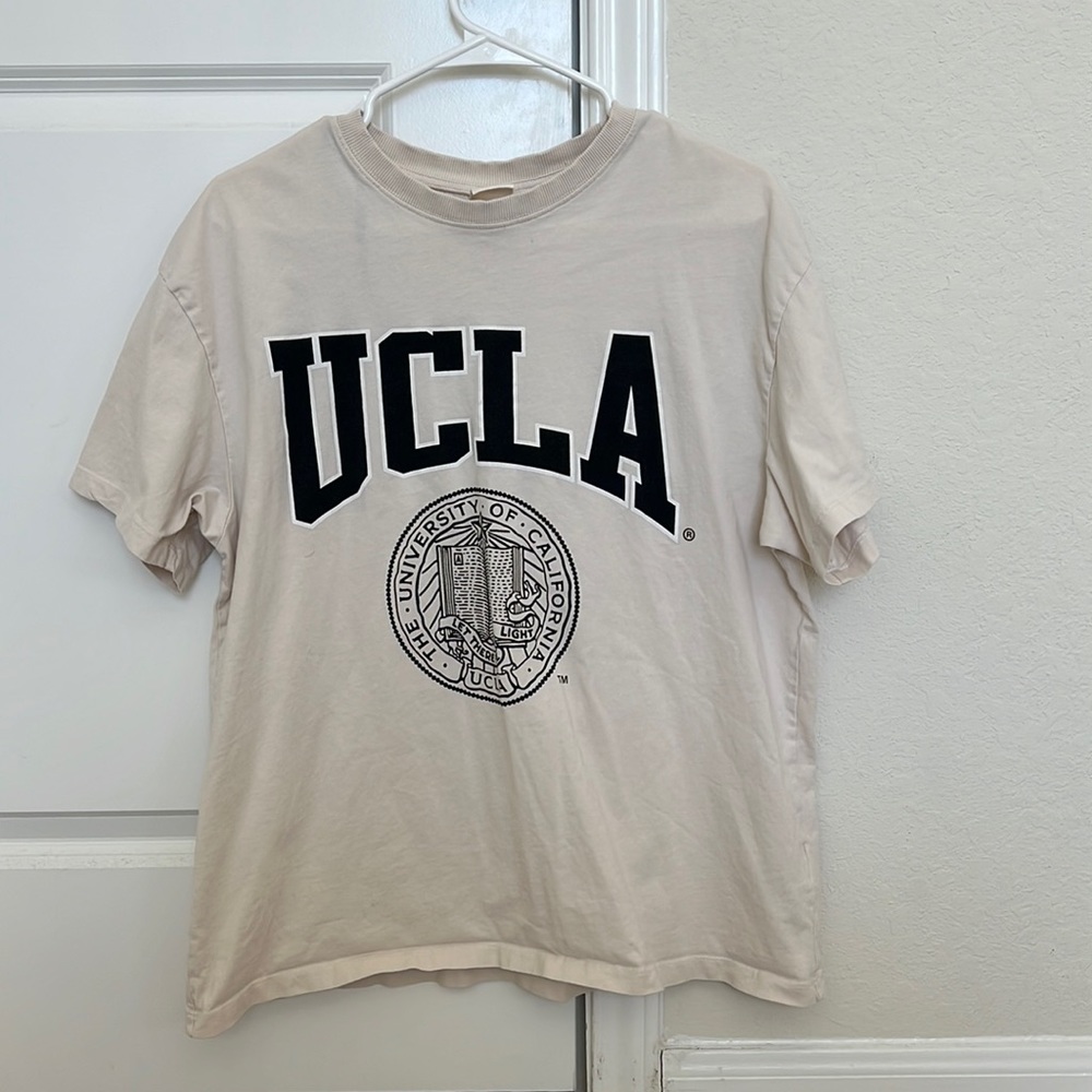 This is a cream color short sleeve shirt from H&M.